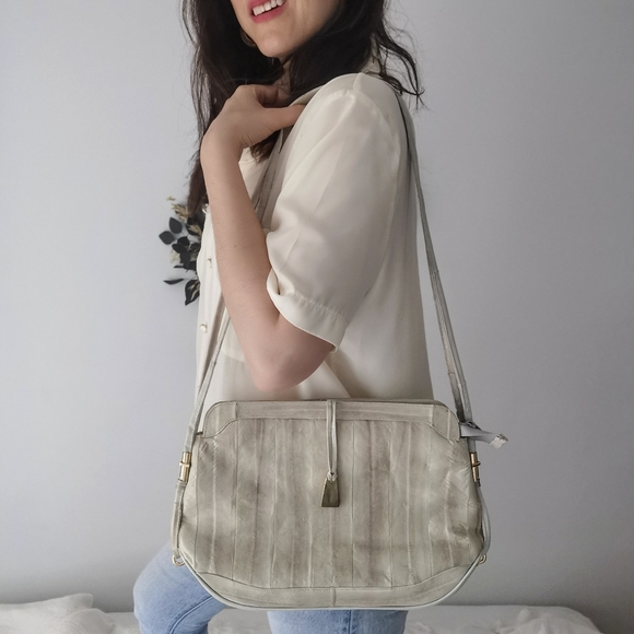 *sold* Vintage grey and gold shoulder bag, retro purse - Picture 2 of 9
